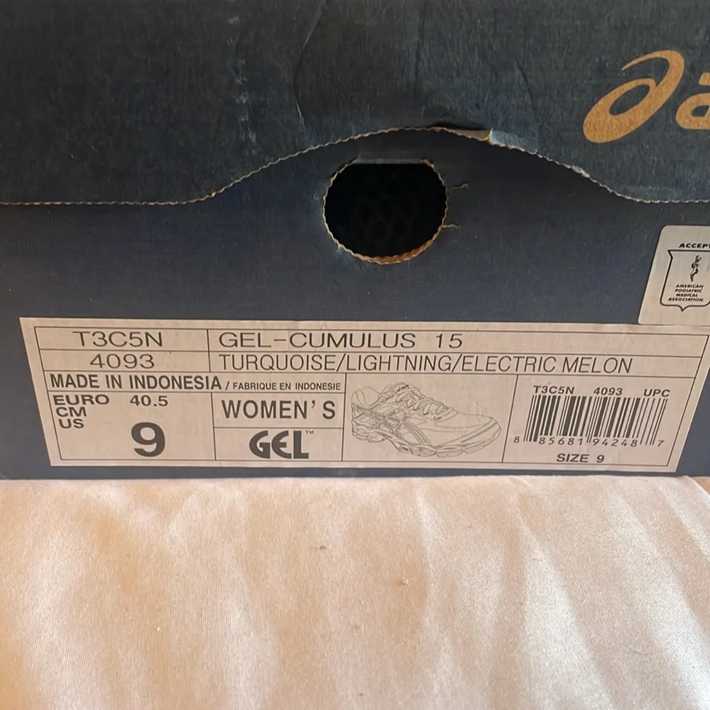 ASICS - Picture 6 of 6